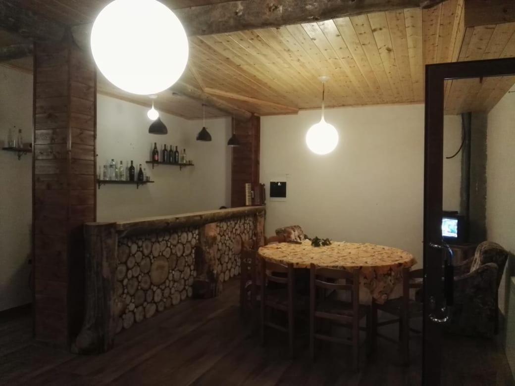 Bujtina E Tomorrit Hotel Ujanik Exterior foto
